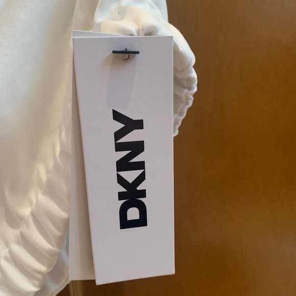 Women’s cowl neck sleeveless top. - Picture 3 of 4